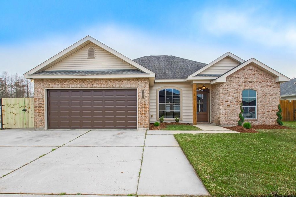 4424 Park Shore Dr, Marrero, LA 70072 - photo 1