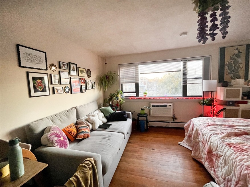 1027 Commonwealth Ave unit 10, Boston, MA 02215 - photo 1