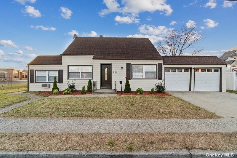 192 Mill Rd, Valley Stream, NY 11581 - photo 1