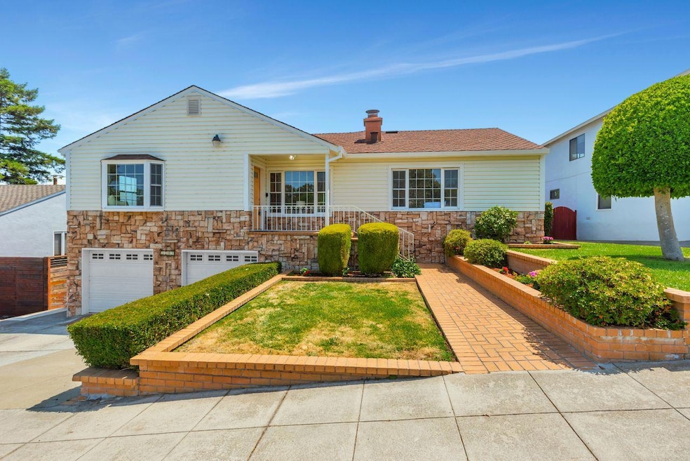 For Sale $2,888,000 • Co-Listing Agent