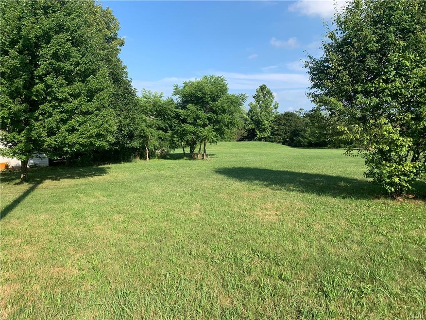 578 Batts Switch Rd, Pen Argyl, PA 18072 - photo 1