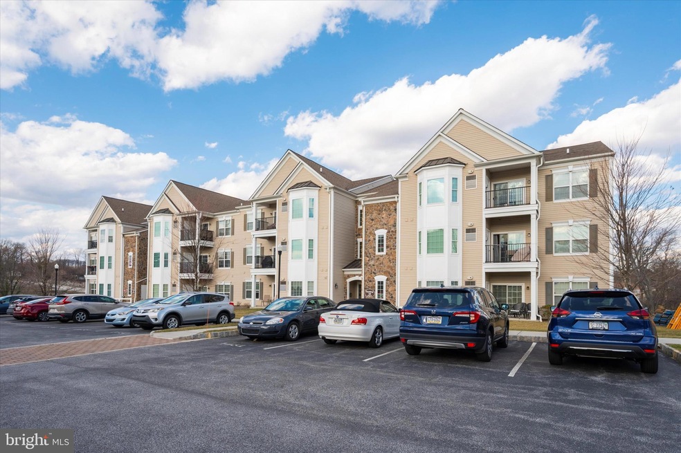 904 Creekside Dr unit B100, Brookhaven, PA 19015 - photo 1