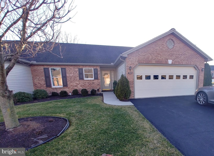 402 Benjamin Dr, Chambersburg, PA 17201 - photo 1