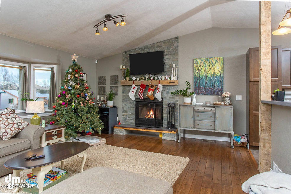 Living Room_5741-SMALL