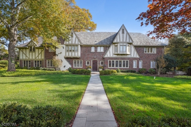 34 Delbarton Dr, Short Hills, NJ 07078 - photo 1