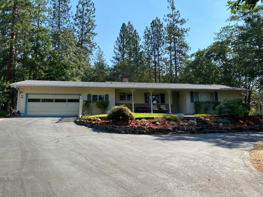 750 Meadow Lark Ln, Grants Pass, OR 97526 - photo 1