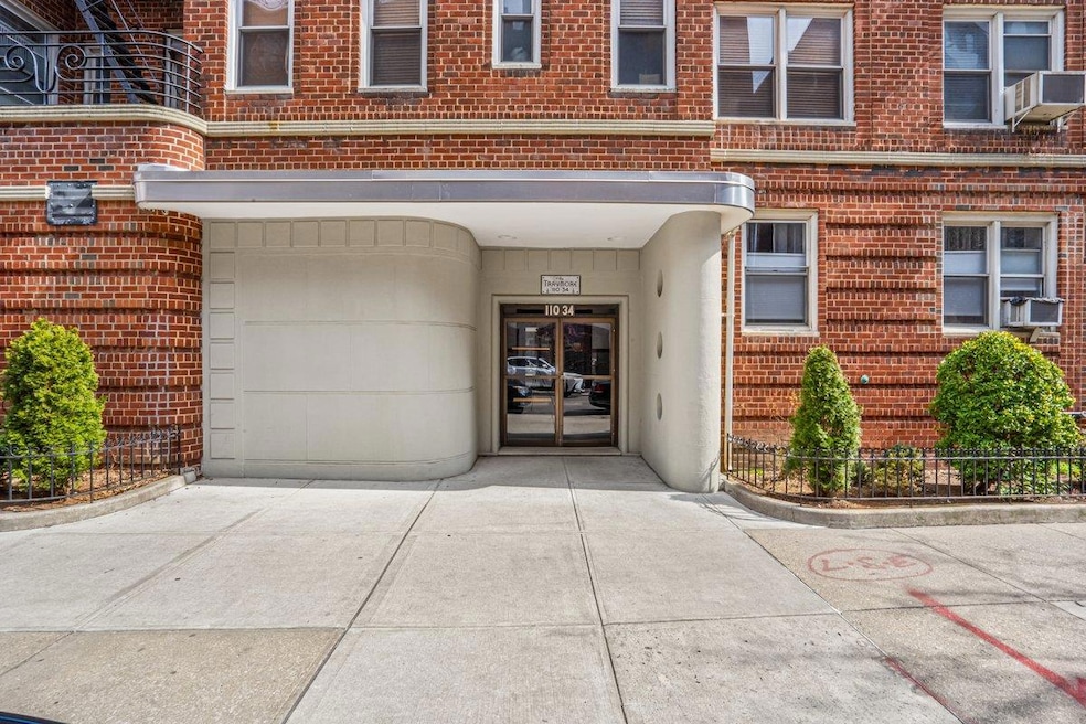 Traymore Apartments unit 6J, Forest Hills, NY 11375 - photo 1