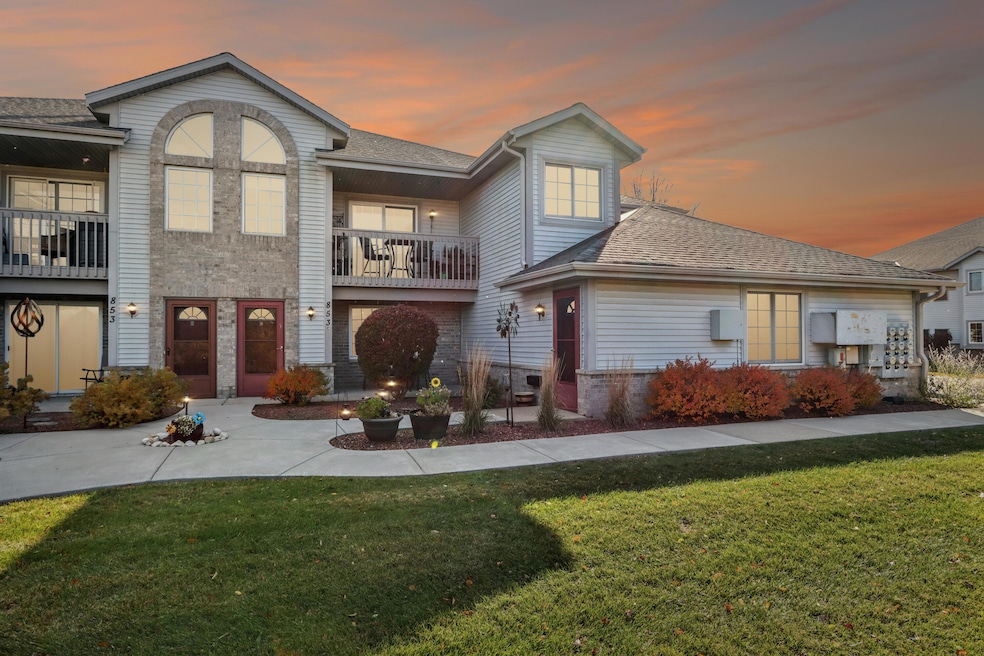 853 Quinlan Dr unit C, Pewaukee, WI 53072 - photo 1