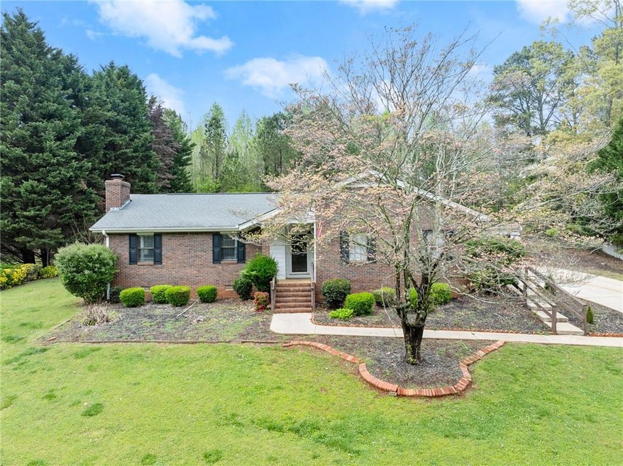 Ranch-style house with a front lawn