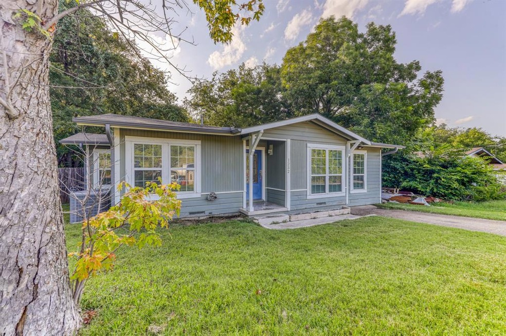 1232 S Brazos St, Weatherford, TX 76086 - photo 1