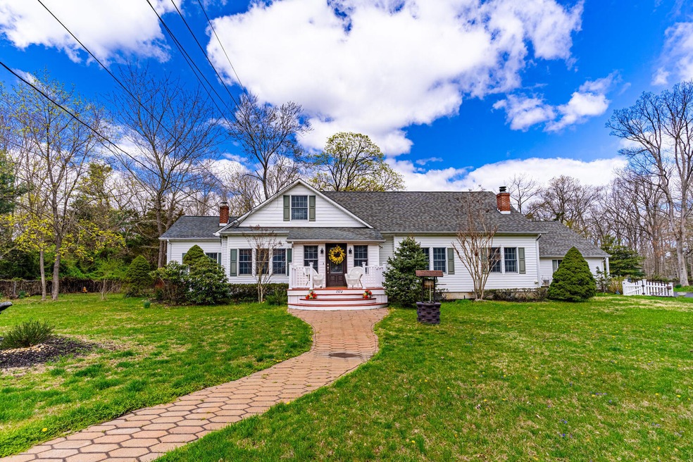 1572 Silverton Rd Toms River-large-010-0