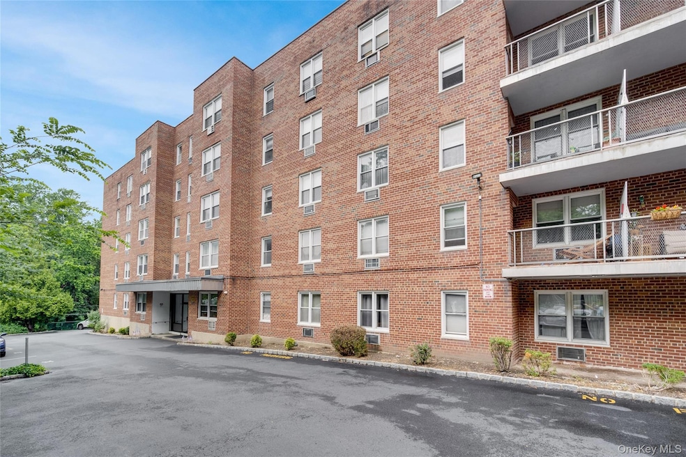 510 Midland Ave unit 3L, Yonkers, NY 10704 - photo 1