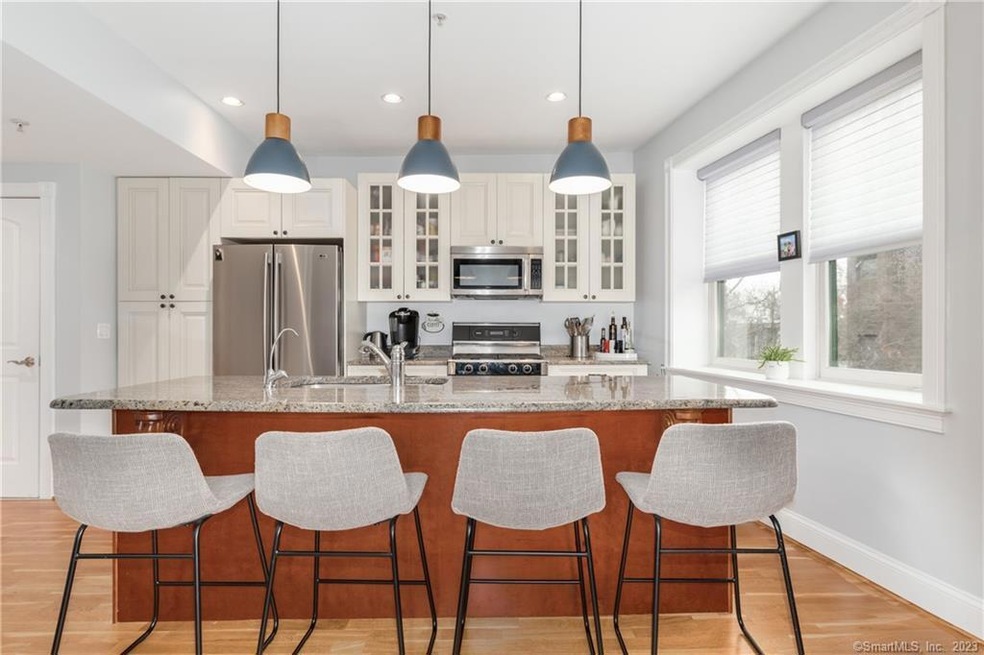 629 Chapel St unit 4B, New Haven, CT 06511 - photo 1