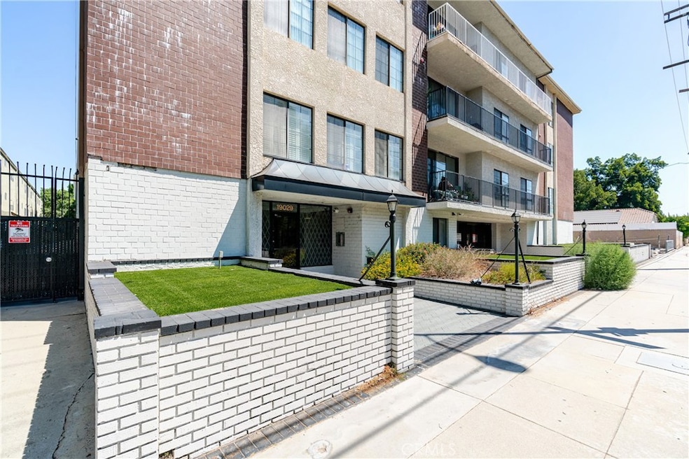 19029 Nordhoff St unit 108, Northridge, CA 91324 - photo 1