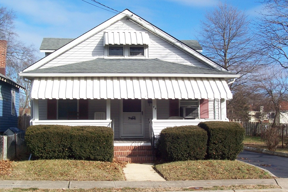 CHARMING VINYL SIDED CAPE COD