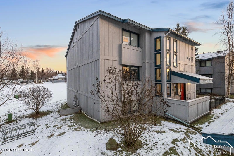 Exterior Front-20191212-4262