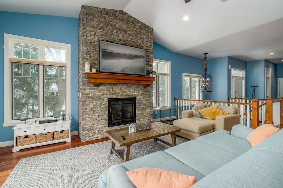 Sold $899,900