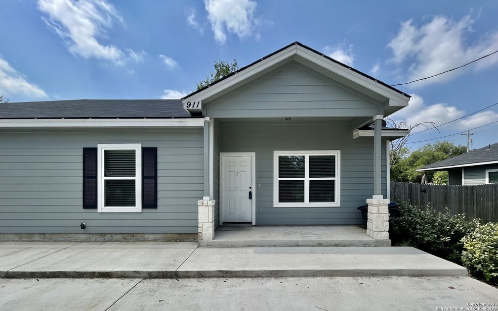 911 E Seideman St, Seguin, TX 78155 - photo 1