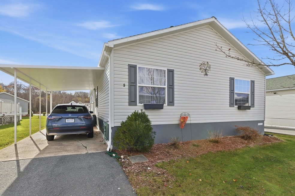 9 Blackbird St, Tiverton, MA 02787 - photo 1