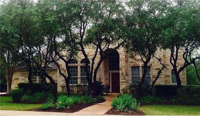 Welcome Home!  Gorgeous live oaks frame the full-s