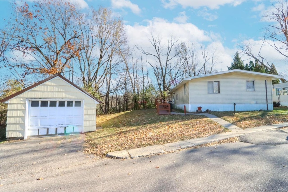 35 Wood Dr, Mankato, MN 56001 - photo 1