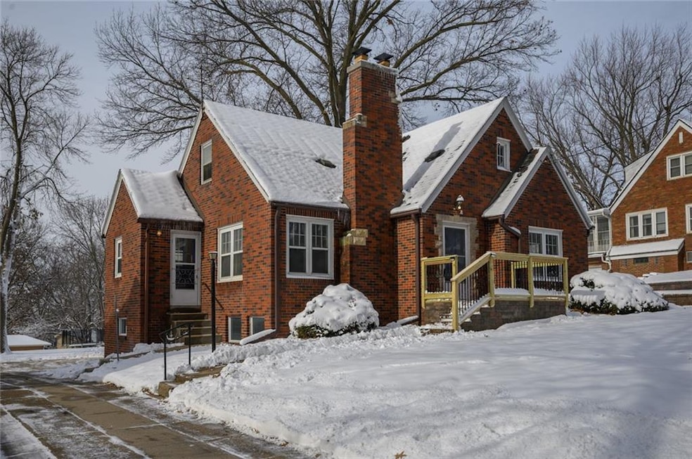 2330 E 29th St, Des Moines, IA 50317 - photo 1