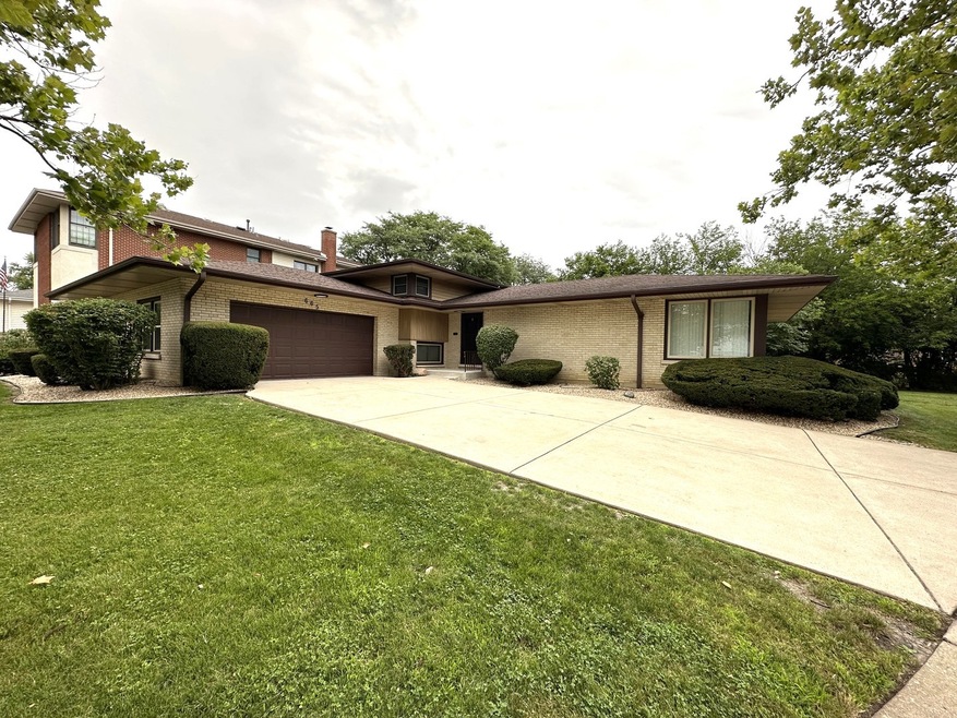 665 S Cedar Ave, Elmhurst, IL 60126 - photo 1