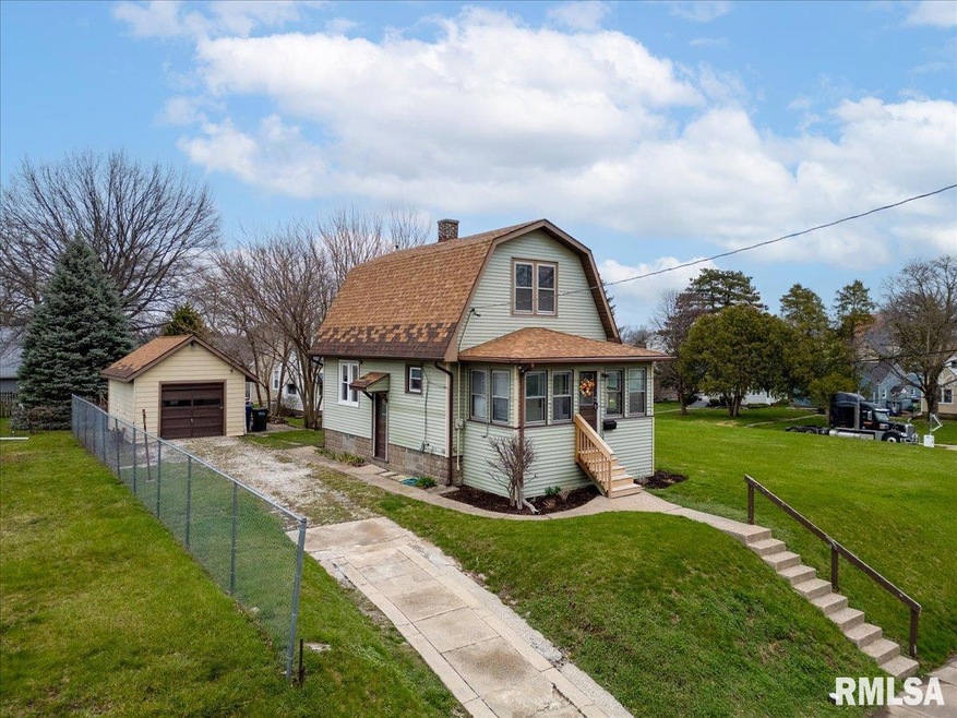 910 W Pleasant St, Davenport, IA 52804 - photo 1