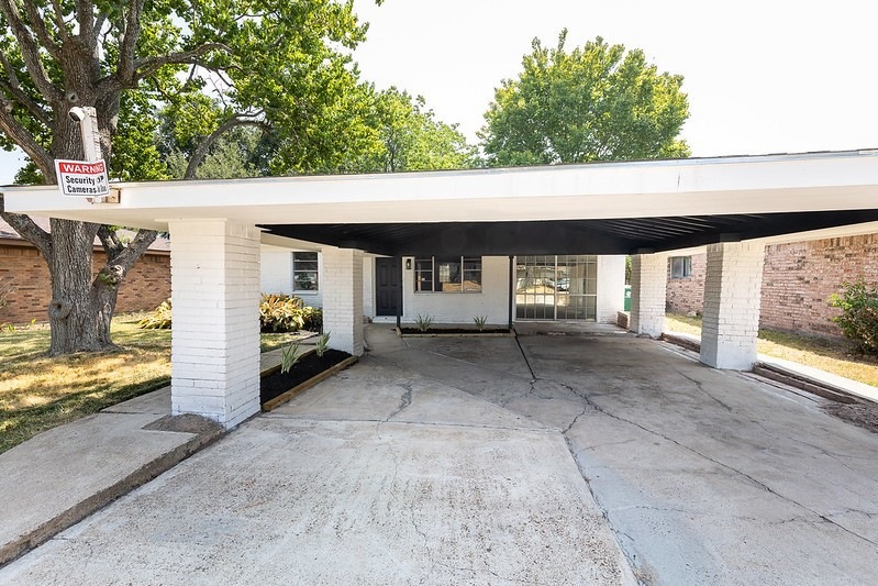 4914 Teton St, Houston, TX 77033 - photo 1