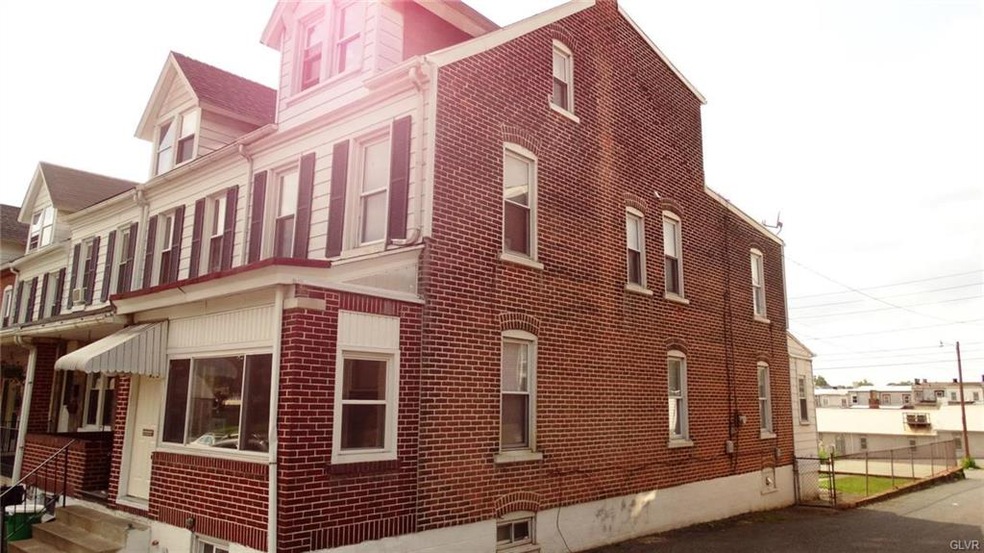 Large 4 BR End Row - Brick Recently Repointed