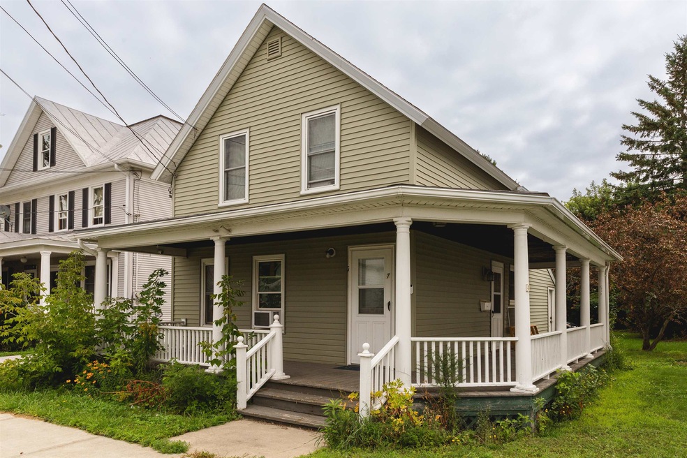 7 Cedar St, Saint Albans, VT 05478 - photo 1