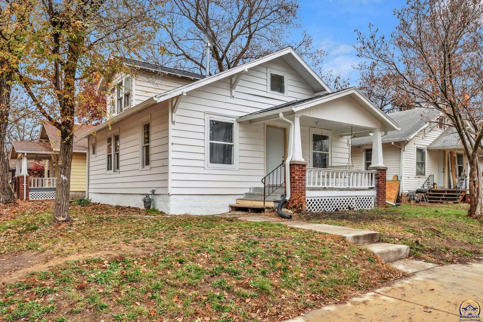 2016 SW 12th St, Topeka, KS 66604 - photo 1