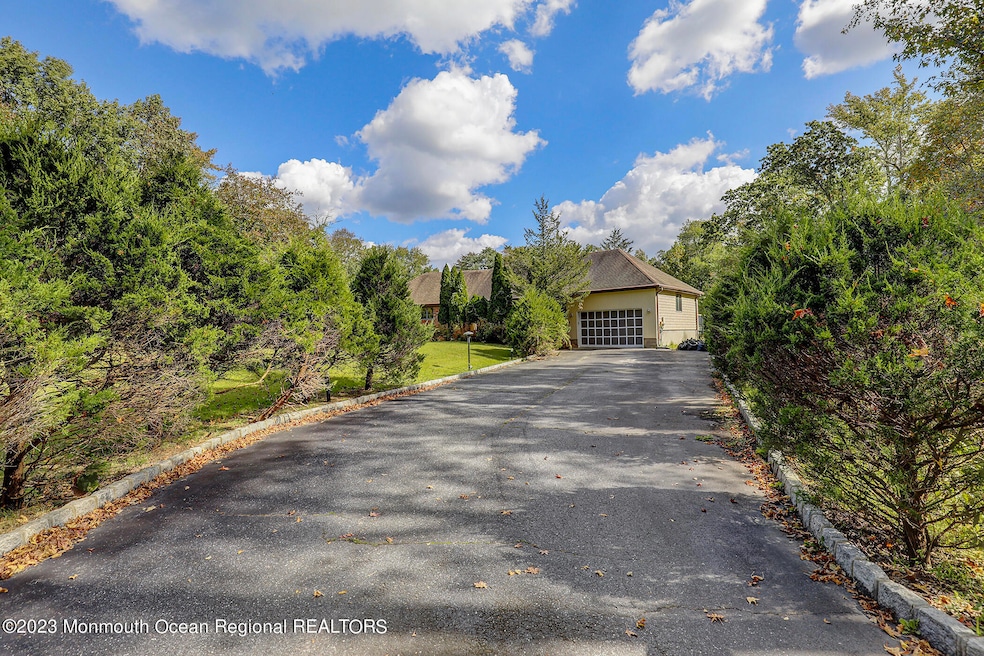 1092 Maxim Southard Rd, Howell, NJ 07731 - photo 1