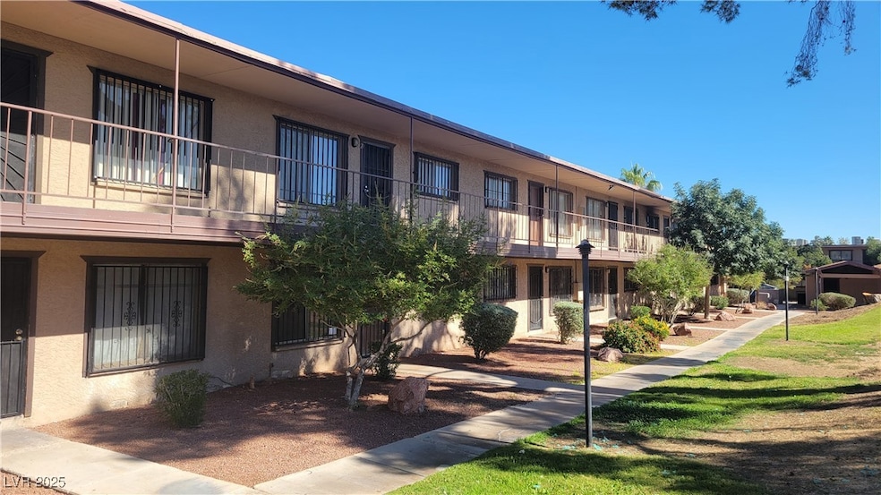 Surrounding community with a balcony