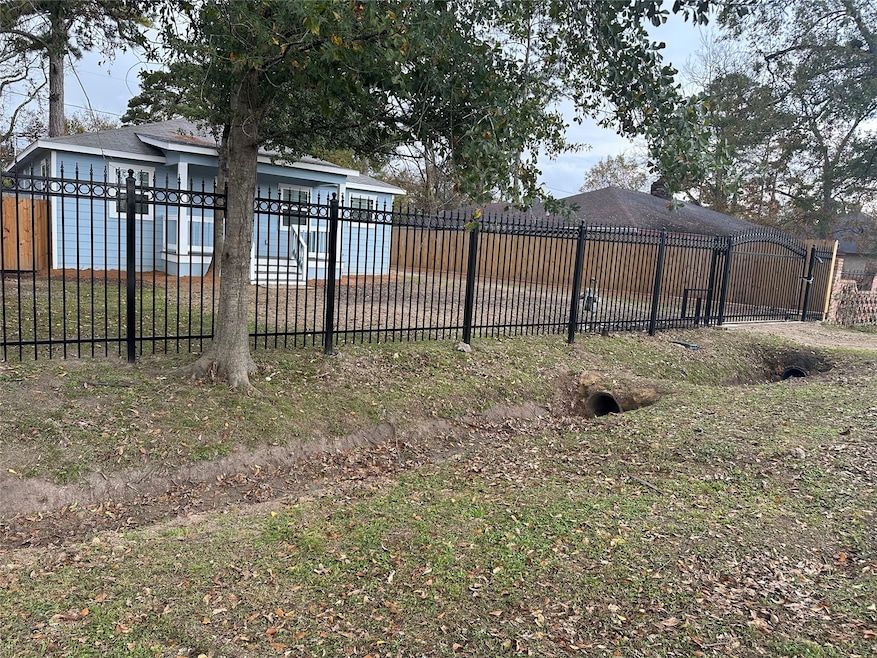 2449 Garapan St, Houston, TX 77091 - photo 1