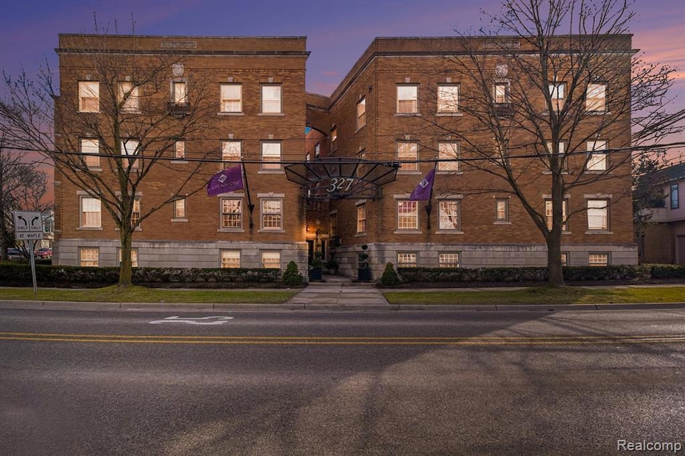 327 Southfield Rd unit 18, Birmingham, MI 48009 - photo 1