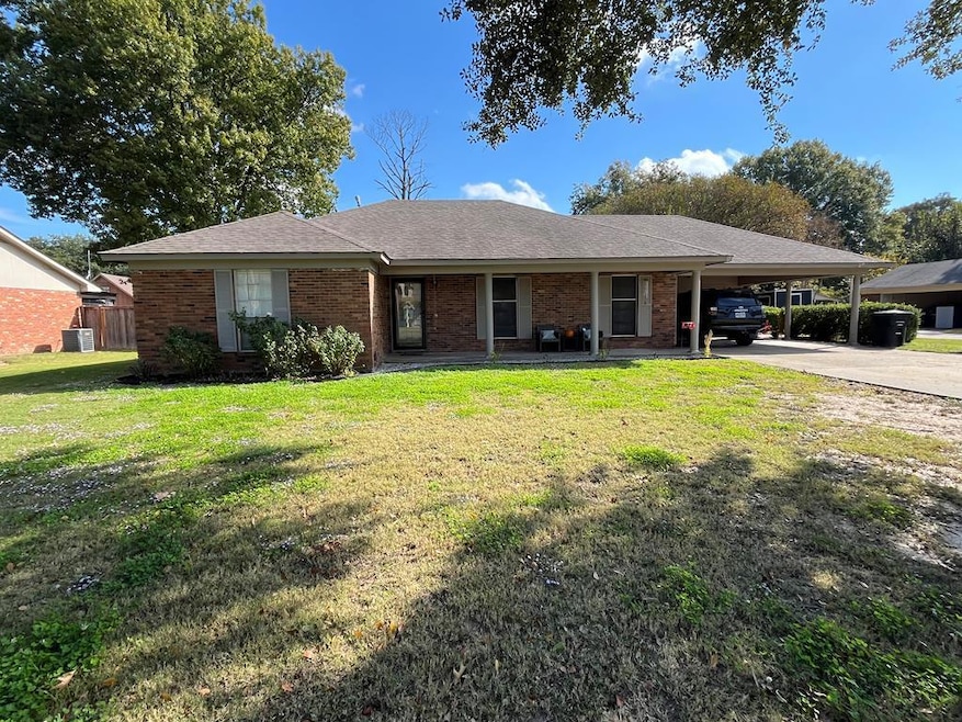 2740 Devonshire Place, Greenville, MS 38701 - photo 1