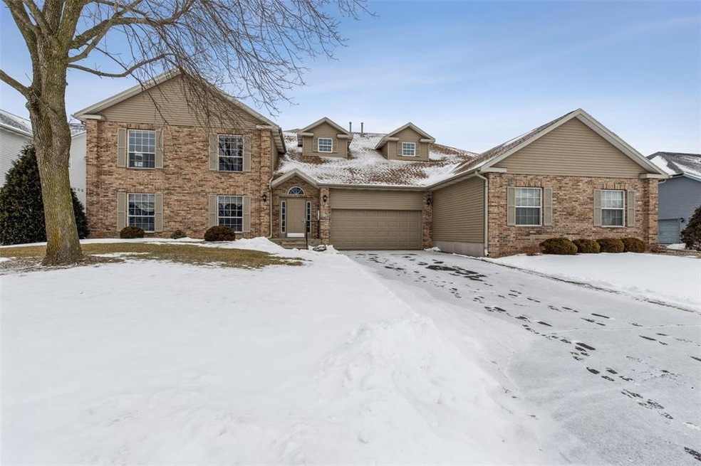 3110 Towne House Dr NE unit D, Cedar Rapids, IA 52402 - photo 1