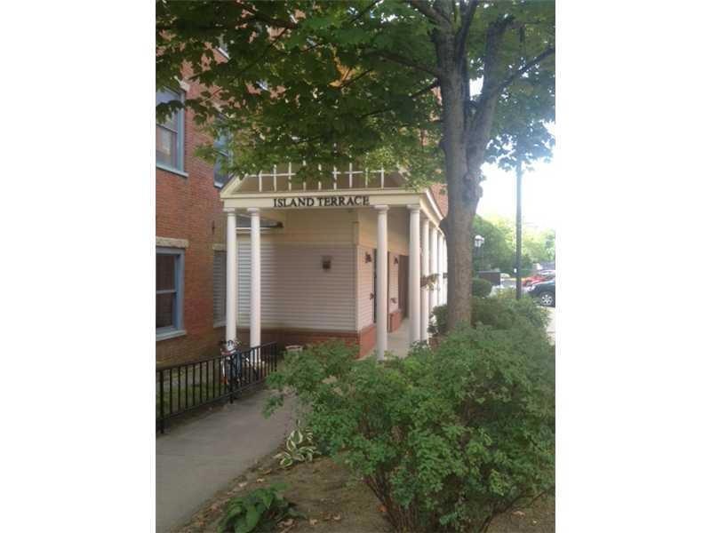 Island Terrace unit 125, Saco, ME 04072 - photo 1