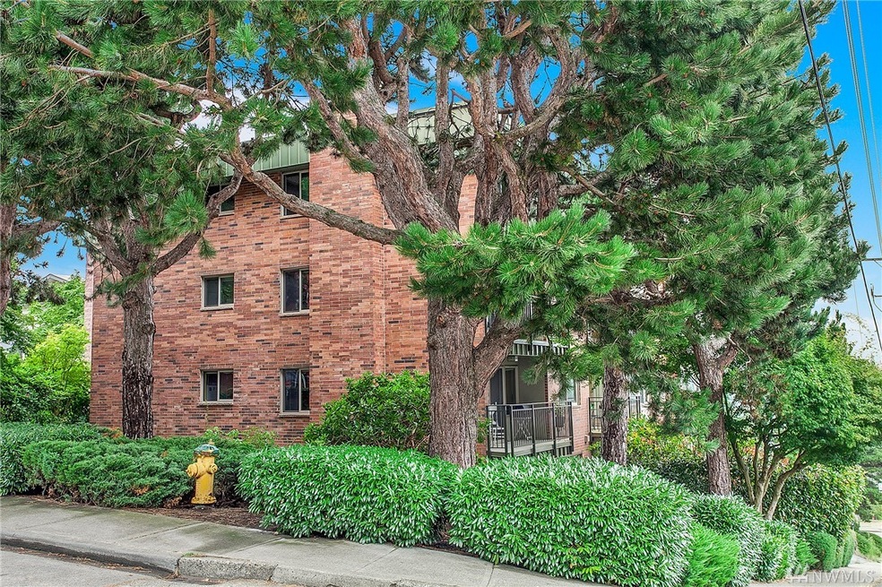 3400 25th Ave W unit 102, Seattle, WA 98199 - photo 1