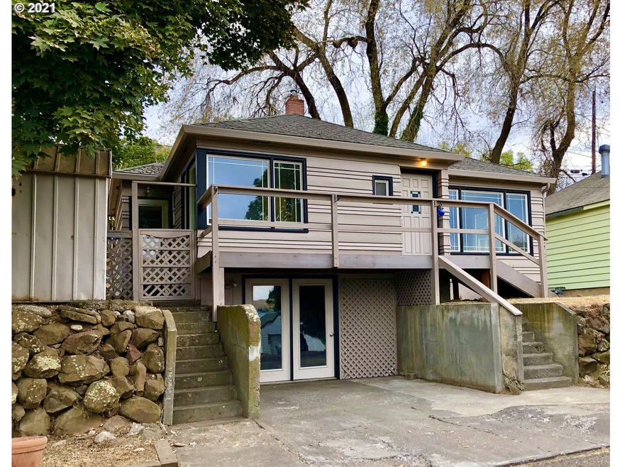 924 SW Goodwin Place, Pendleton, OR 97801 - photo 1