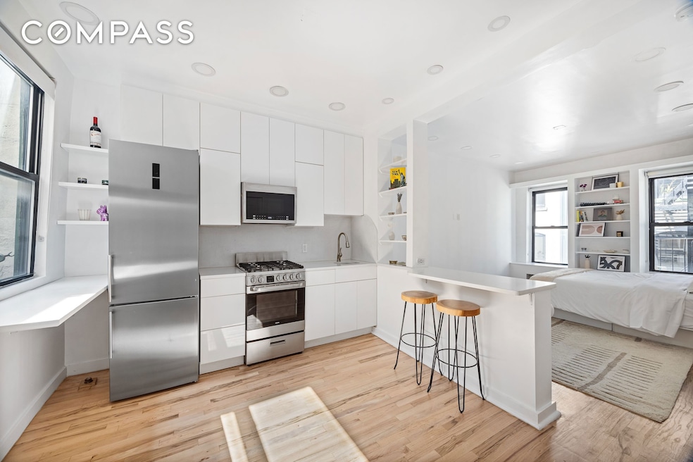 13 Downing St unit 9, New York, NY 10014 - photo 1