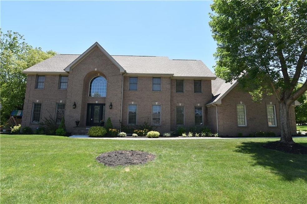 4745 Stonebridge Ct, Columbus, IN 47201 - photo 1