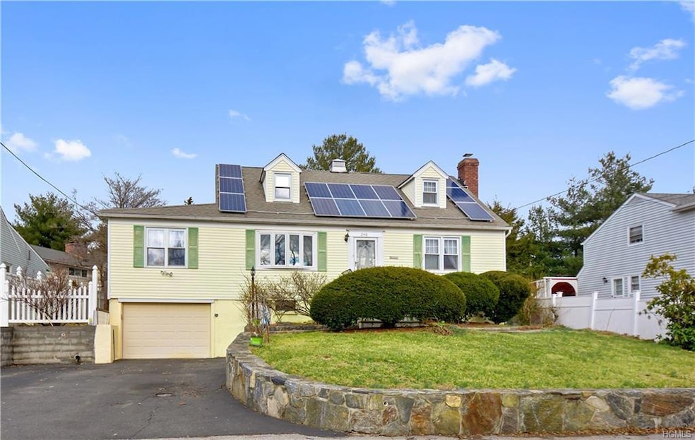 240 Roundhill Dr, Yonkers, NY 10710 - photo 1