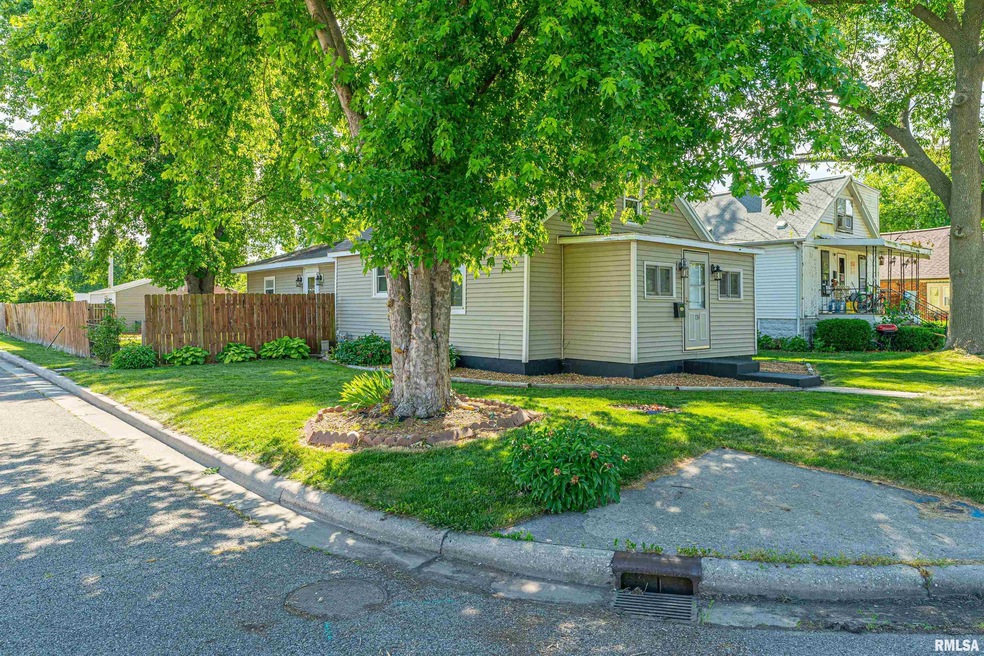 731 Galena St, Lincoln, IL 62656 - photo 1