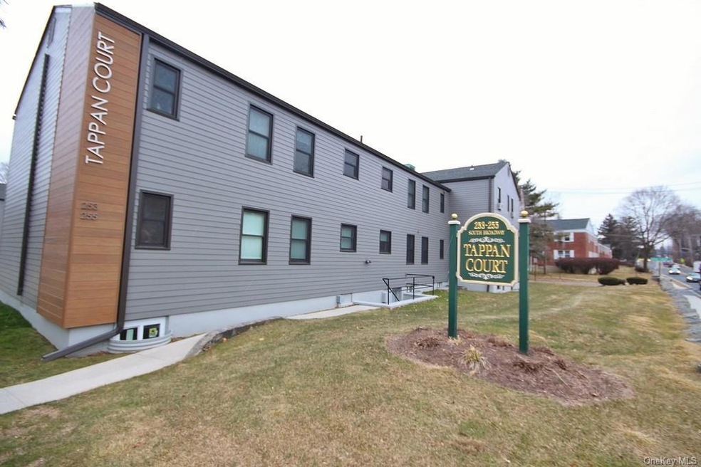 20 Tappan Landing Rd unit 23A, Tarrytown, NY 10591 - photo 1