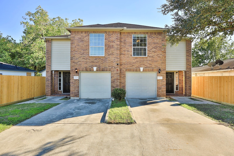 4624 Larkspur St unit B, Houston, TX 77051 - photo 1