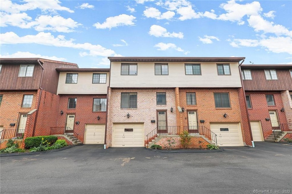 237 Strawberry Hill Ave unit 27, Stamford, CT 06902 - photo 1