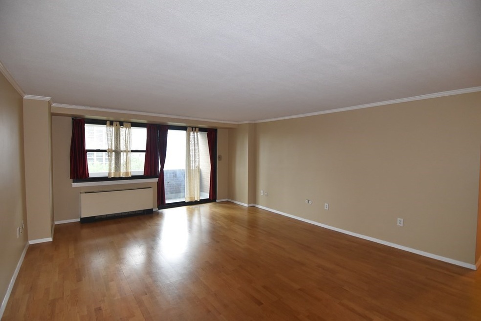 Hawthorne Place Condominium unit 9M, Boston, MA 02114 - photo 1