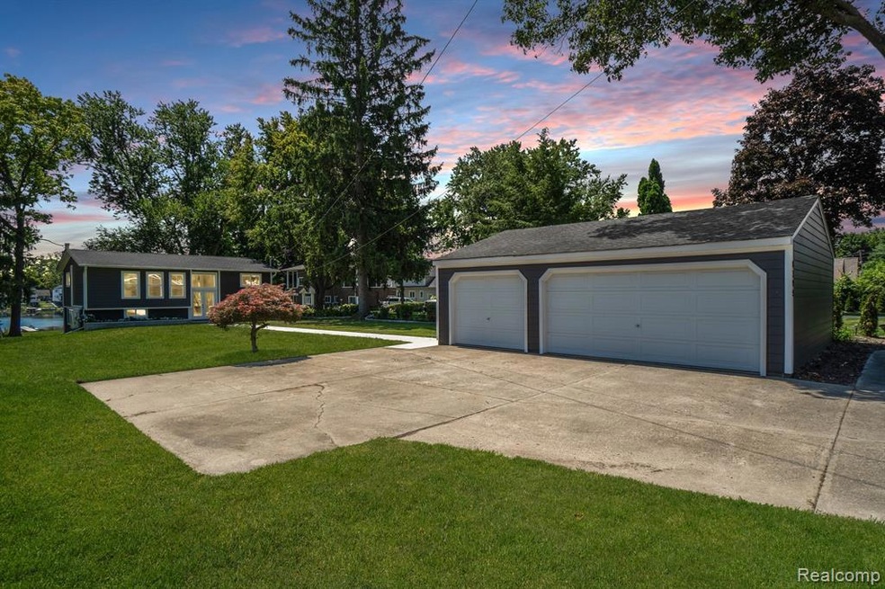 Cooley Beach Dr Exterior